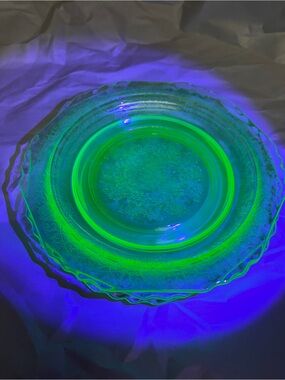 Set of 3 Vintage Uranium Glass Hazel Atlas Florentine No 1 “Poppy” Plates 6 Inch